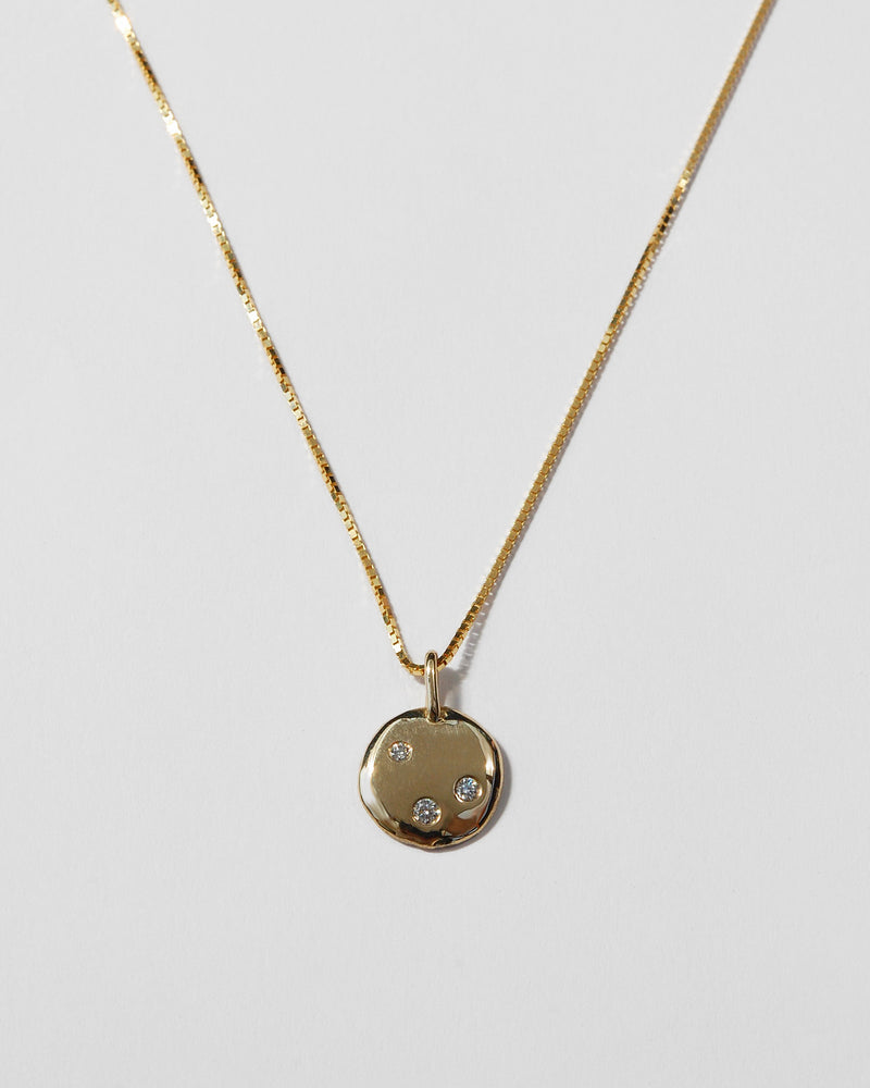 Amada Necklace with 3 Stones