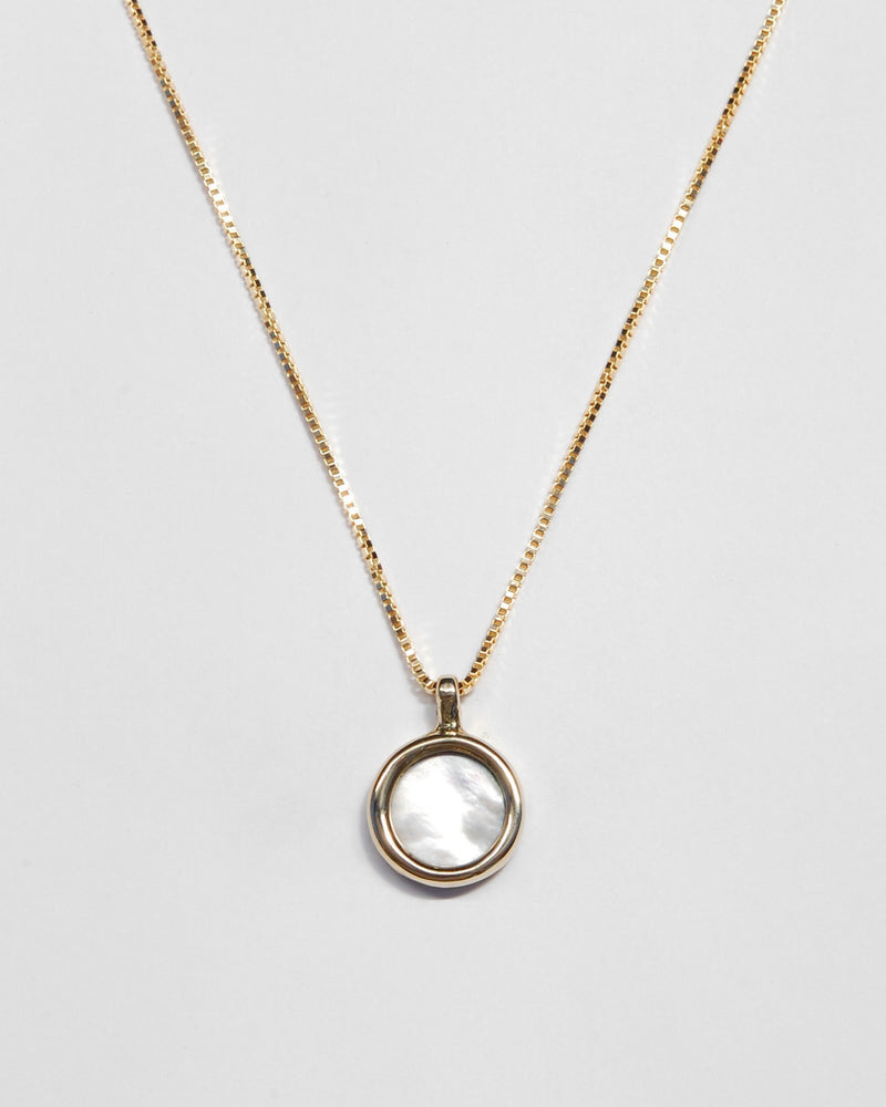 Mare Necklace in Mother of Pearl