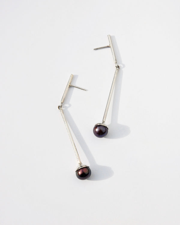 Rima Earrings with Black Pearl