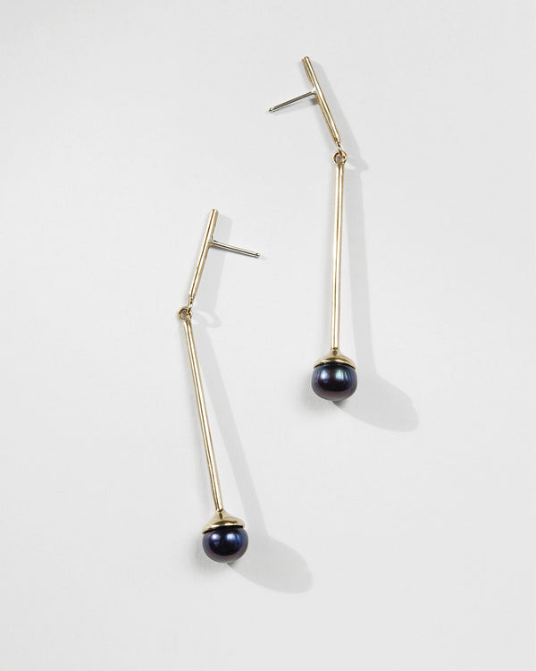 Rima Earrings with Black Pearl