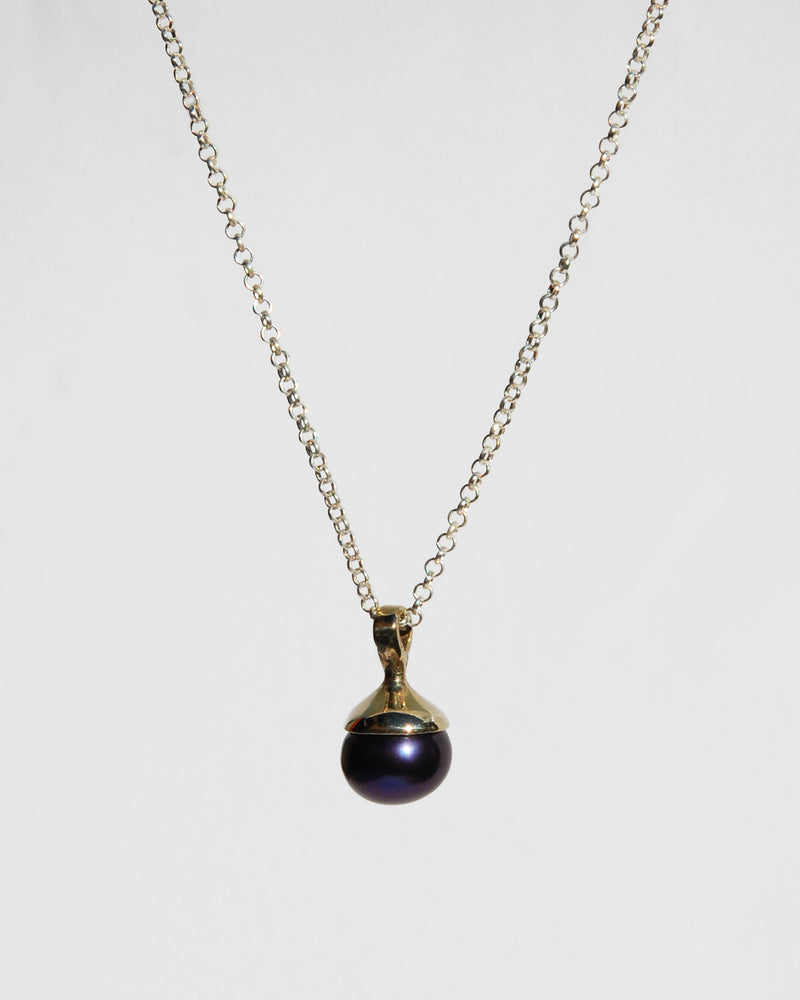 Una Necklace with Black Pearl